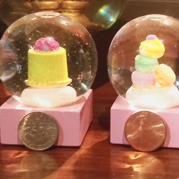 Snow Globe set;Inspired by Laduree`, the French Luxury Confectionery. - Picture 8 of 10